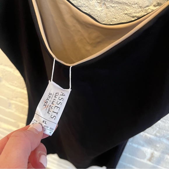 Assets By Spanx Tank Top Size XL - Picture 5 of 16